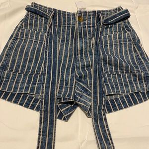 American Eagle semi high waisted Acid wash shorts